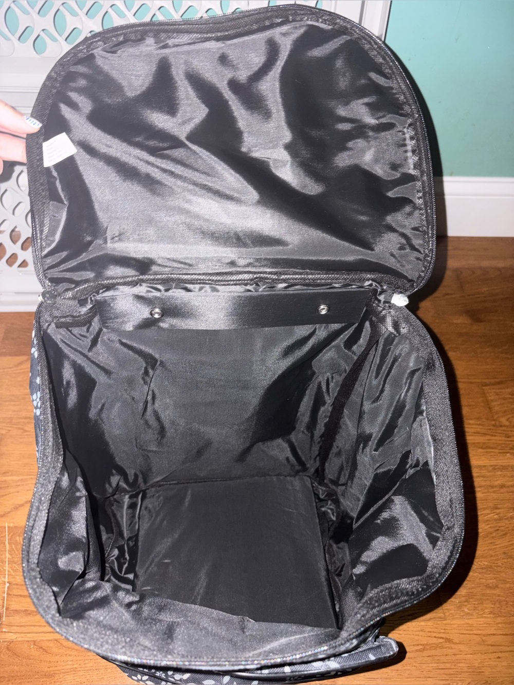 Collapsable roller bag. - Picture 7 of 7